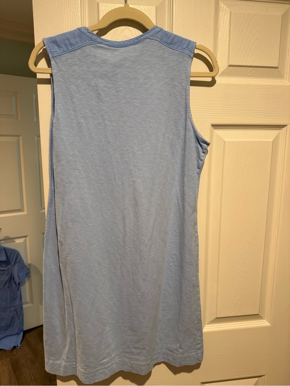 Vineyard Vines Light Blue Tassel V-Neck Sleeveless Tunic - Picture 3 of 3